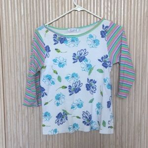 Cotton top with 3/4 sleeve.